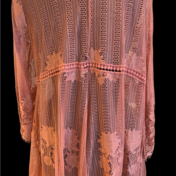 Elegant Lace Kimono Cardigan - Picture 9 of 10